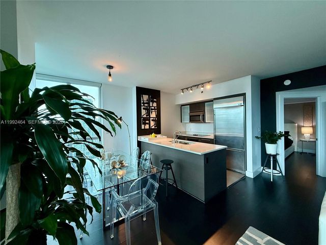 55 SE 6th St 3302, Miami, FL 33131