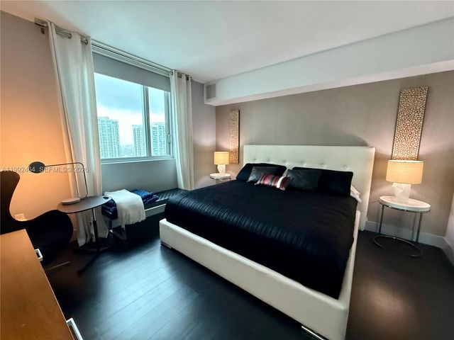 55 SE 6th St 3302, Miami, FL 33131