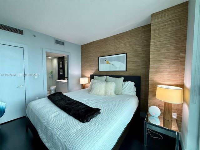 55 SE 6th St 3302, Miami, FL 33131