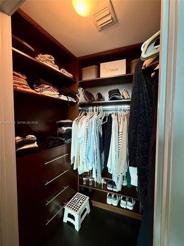 55 SE 6th St 3302, Miami, FL 33131