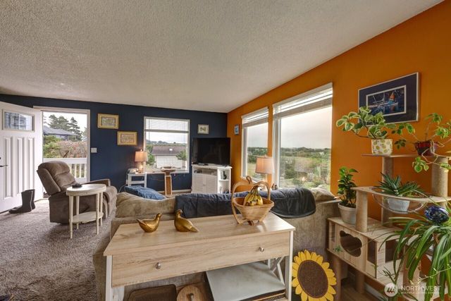 32007 J Place, Ocean Park, WA 98640