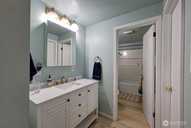 32007 J Place, Ocean Park, WA 98640