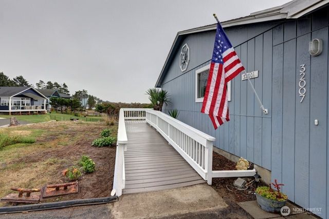 32007 J Place, Ocean Park, WA 98640