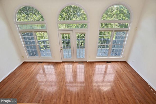 1614 LEEDS CASTLE DR, Vienna, VA 22182