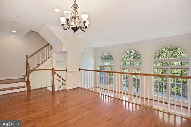 1614 LEEDS CASTLE DR, Vienna, VA 22182