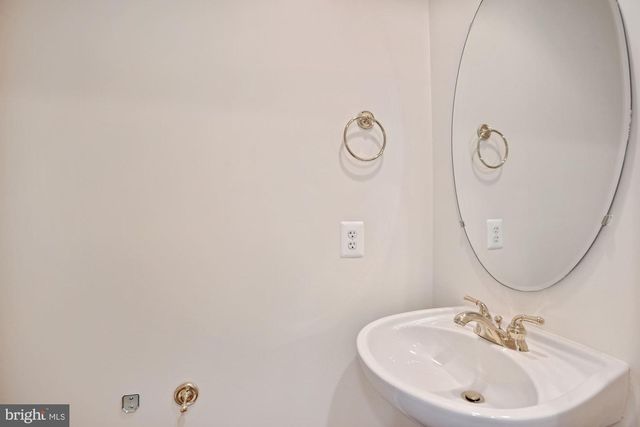 1614 LEEDS CASTLE DR, Vienna, VA 22182