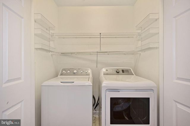 1614 LEEDS CASTLE DR, Vienna, VA 22182