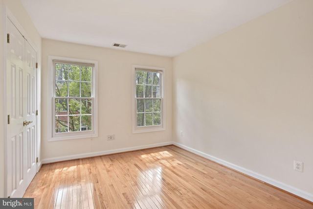 1614 LEEDS CASTLE DR, Vienna, VA 22182