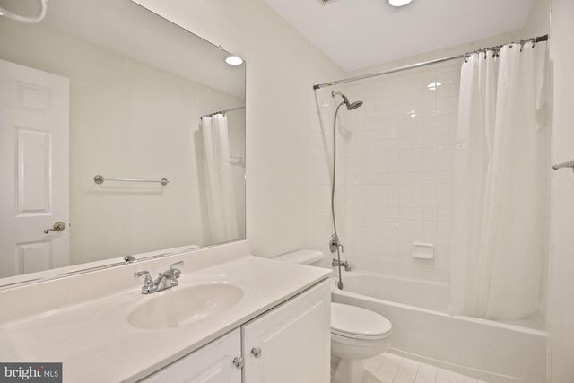 1614 LEEDS CASTLE DR, Vienna, VA 22182