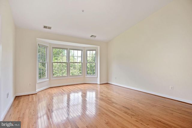 1614 LEEDS CASTLE DR, Vienna, VA 22182