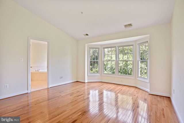 1614 LEEDS CASTLE DR, Vienna, VA 22182