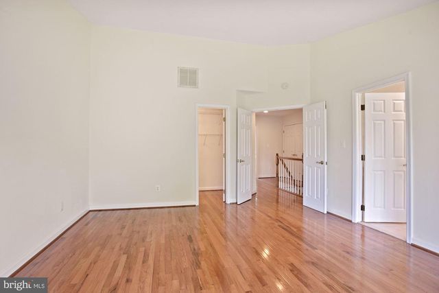 1614 LEEDS CASTLE DR, Vienna, VA 22182