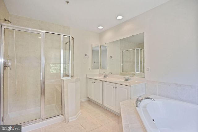 1614 LEEDS CASTLE DR, Vienna, VA 22182