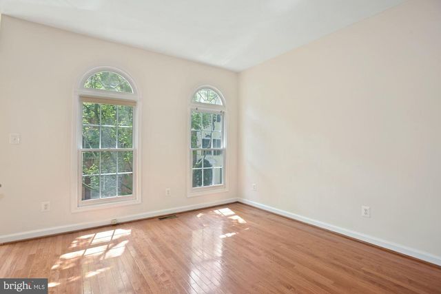 1614 LEEDS CASTLE DR, Vienna, VA 22182