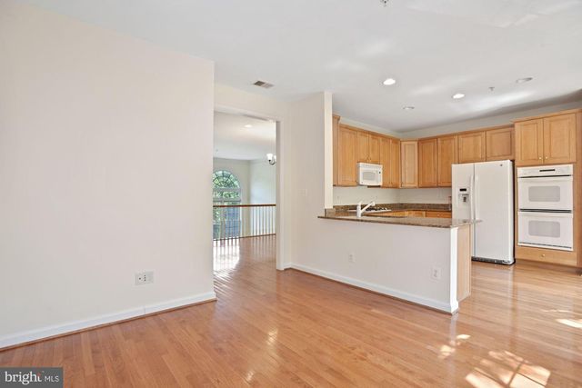 1614 LEEDS CASTLE DR, Vienna, VA 22182