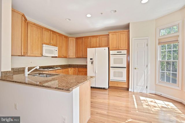 1614 LEEDS CASTLE DR, Vienna, VA 22182