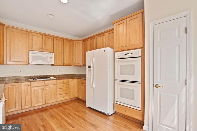 1614 LEEDS CASTLE DR, Vienna, VA 22182