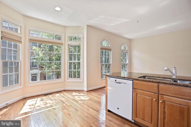 1614 LEEDS CASTLE DR, Vienna, VA 22182