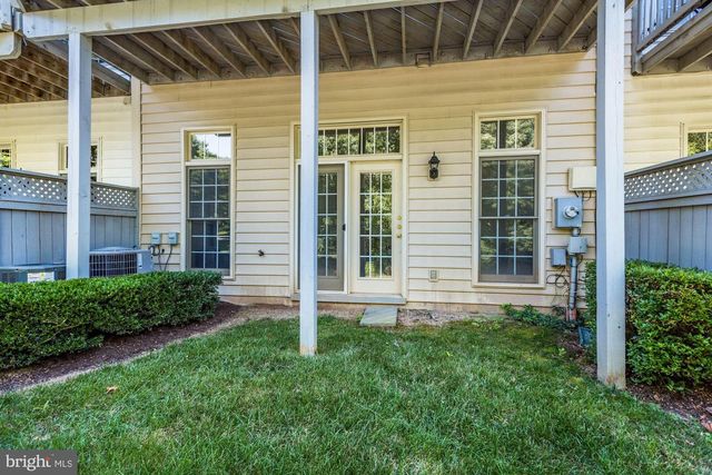 1614 LEEDS CASTLE DR, Vienna, VA 22182