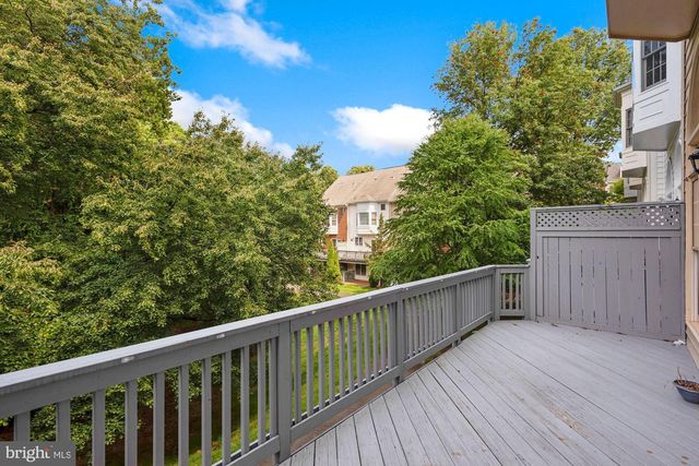 1614 LEEDS CASTLE DR, Vienna, VA 22182