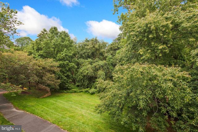 1614 LEEDS CASTLE DR, Vienna, VA 22182