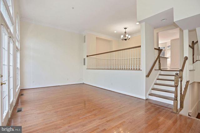 1614 LEEDS CASTLE DR, Vienna, VA 22182