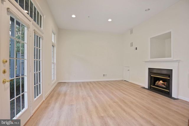 1614 LEEDS CASTLE DR, Vienna, VA 22182