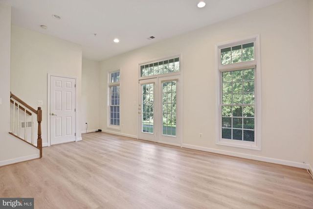 1614 LEEDS CASTLE DR, Vienna, VA 22182