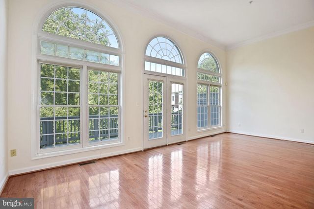 1614 LEEDS CASTLE DR, Vienna, VA 22182