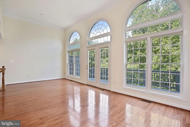 1614 LEEDS CASTLE DR, Vienna, VA 22182