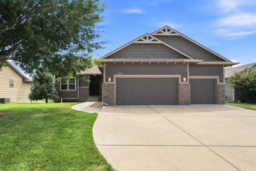 2423 N Fieldstone, Andover, KS 67002
