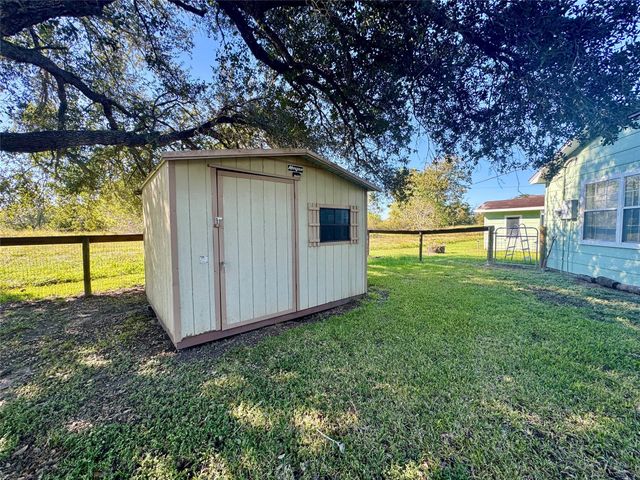 35 Private Road 815, Markham, TX 77414