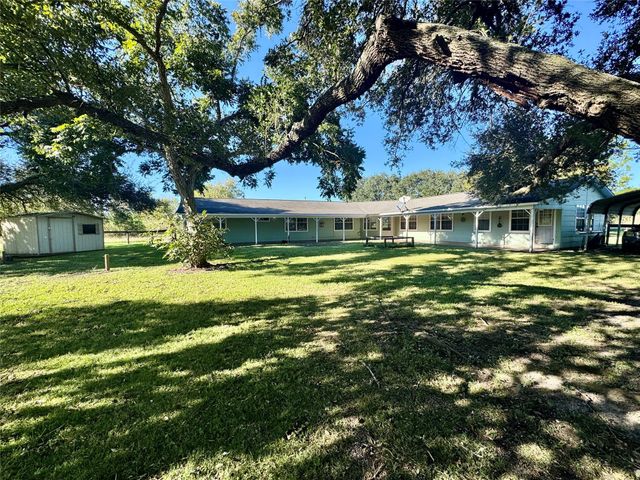 35 Private Road 815, Markham, TX 77414