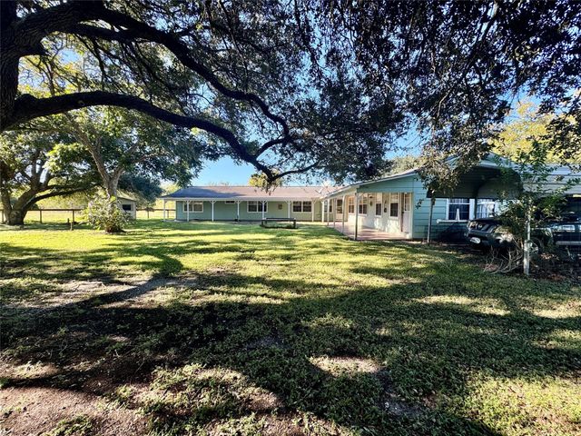 35 Private Road 815, Markham, TX 77414