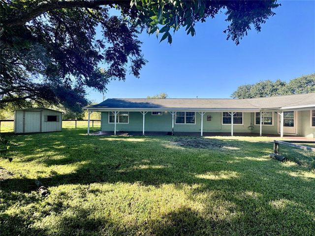 35 Private Road 815, Markham, TX 77414