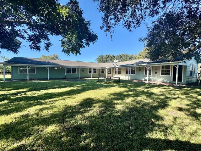 35 Private Road 815, Markham, TX 77414