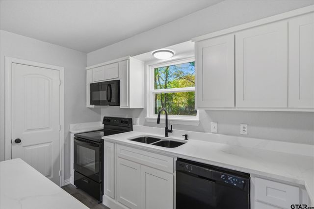 9952 Briar Cove, Wills Point, TX 75169