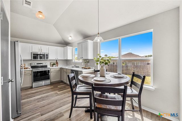 2207 Stoneham, Temple, TX 76504