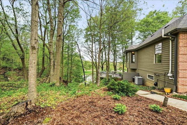 718 N Old Suman Road, Valparaiso, IN 46383