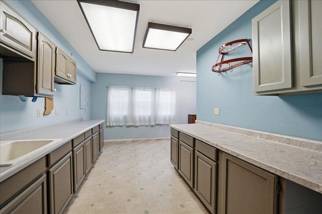 718 N Old Suman Road, Valparaiso, IN 46383