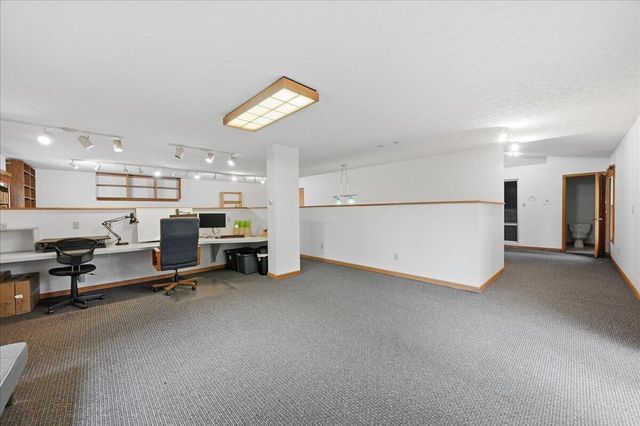 718 N Old Suman Road, Valparaiso, IN 46383