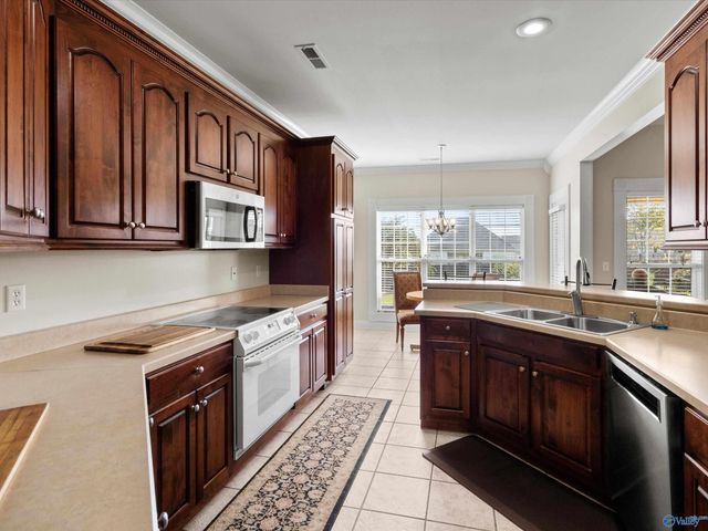 24090 Chadwick Drive, Athens, AL 35613