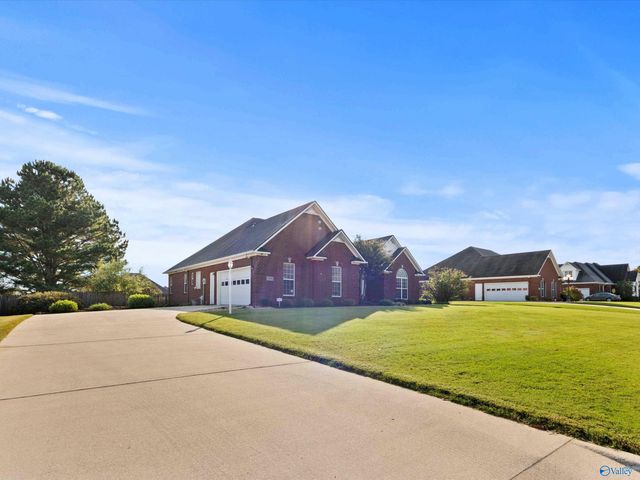 24090 Chadwick Drive, Athens, AL 35613