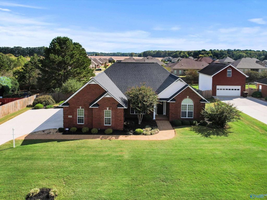 24090 Chadwick Drive, Athens, AL 35613