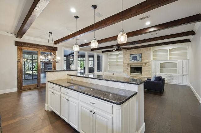 1014 Oak Tree Drive, Fort Worth, TX 76140