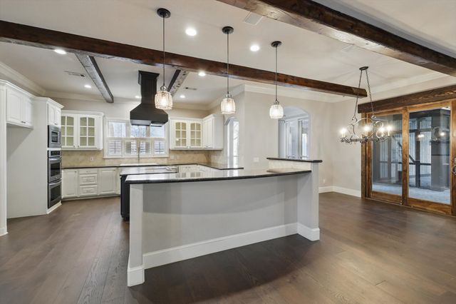 1014 Oak Tree Drive, Fort Worth, TX 76140