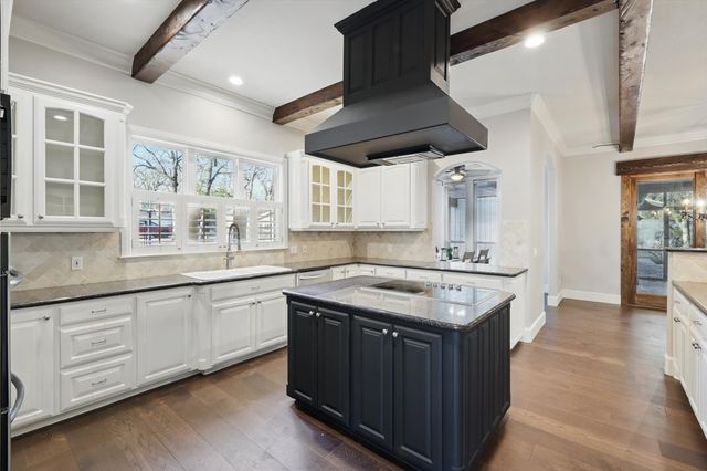 1014 Oak Tree Drive, Fort Worth, TX 76140