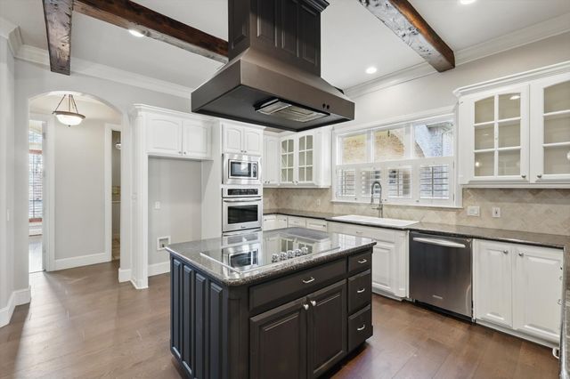 1014 Oak Tree Drive, Fort Worth, TX 76140