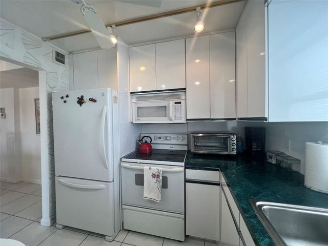 101 Briny Avenue 811, Pompano Beach, FL 33062