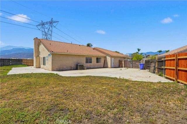 2885 W Calle Vista, Rialto, CA 92377